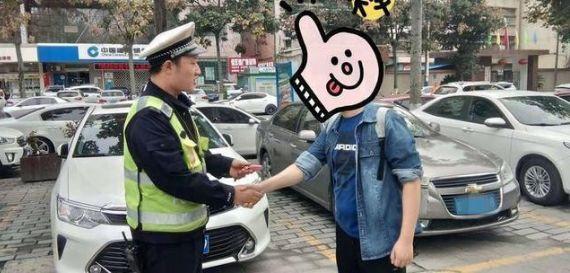 [北京]小伙手机静音落网约车上民警支招找回 警民合作速寻失物